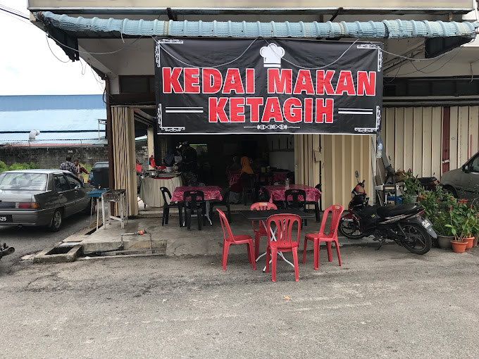 Makan Tengahari di Sungai Puyu