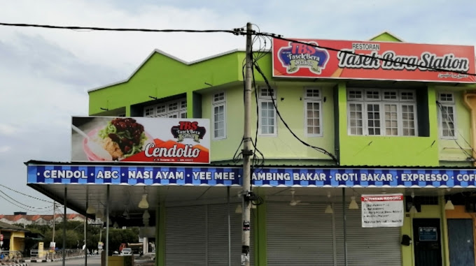 Makan Tengahari di Bera