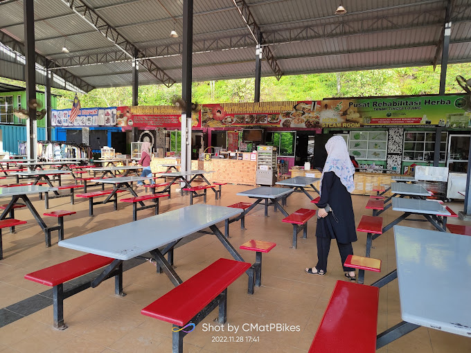 Makan Tengahari di Lojing