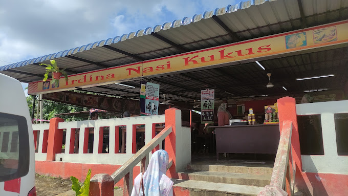 Makan Tengahari di Gua Musang