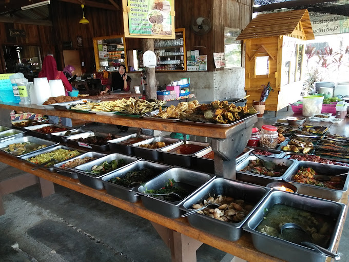 Makan Tengahari di Padang Terap