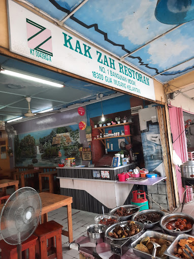 Makan Tengahari di Gua Musang