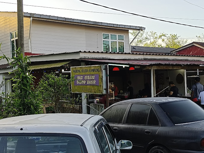 Makan Tengahari di Tanah Merah