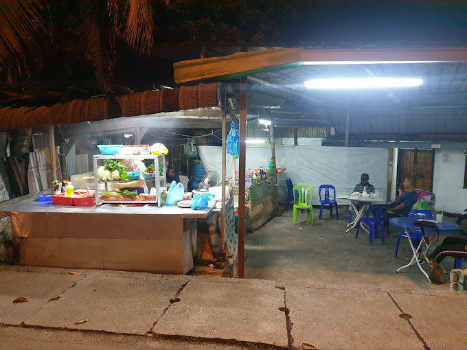 Makan Tengahari di Sungai Dua