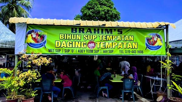 Makan Tengahari di Simpang Empat