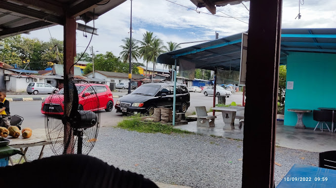 Makan Malam di Padang Besar