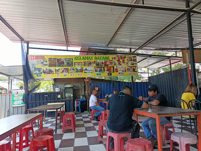 Makan Malam di Simpang Empat