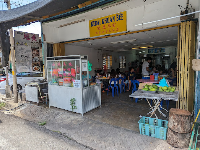 Makan Tengahari di Kaki Bukit