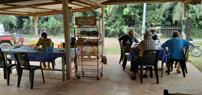 Makan Tengahari di Bera