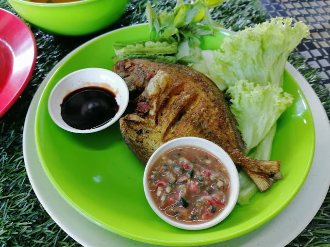 Makan Tengahari di Jawi