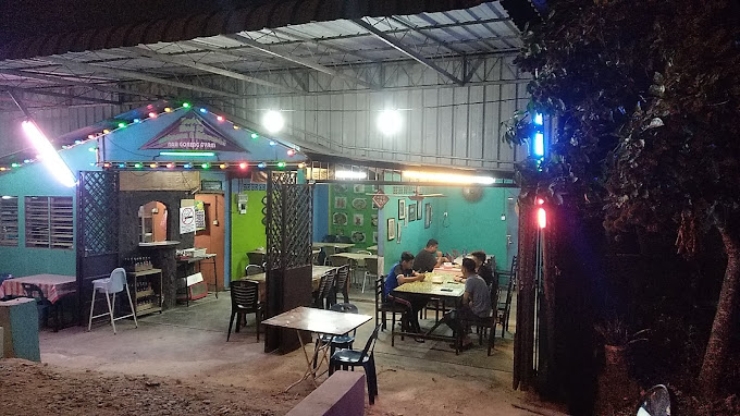 Makan Tengahari di Simpang Empat