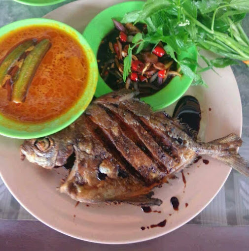 Makan Tengahari di Penanti