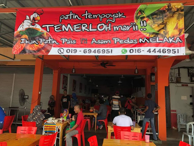 Makan Tengahari di Jempol