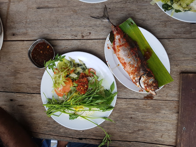 Makan Malam di Simpang Empat