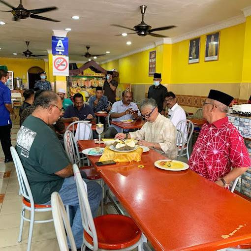 Makan Tengahari di Raub