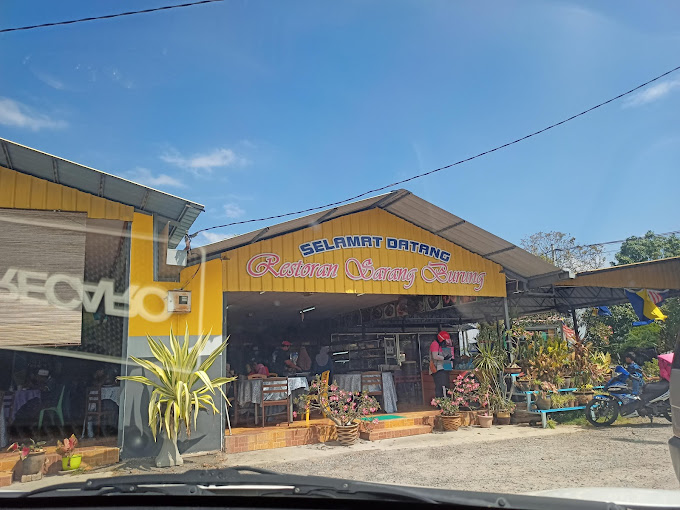 Makan Tengahari di Kaki Bukit