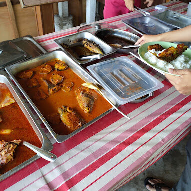 Makan Tengahari di Pekan