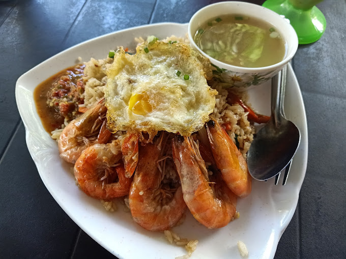 Makan Malam di Kaki Bukit