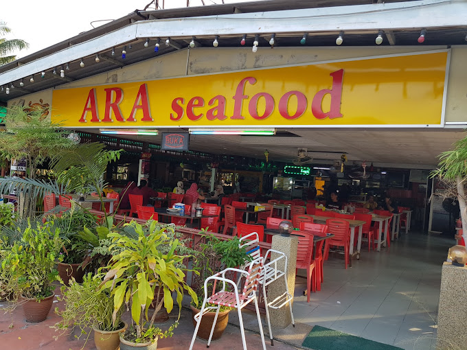 Makan Malam di Sungai Ara