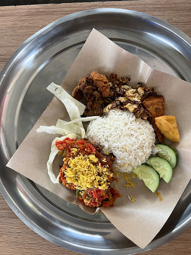 Makan Malam di Jempol