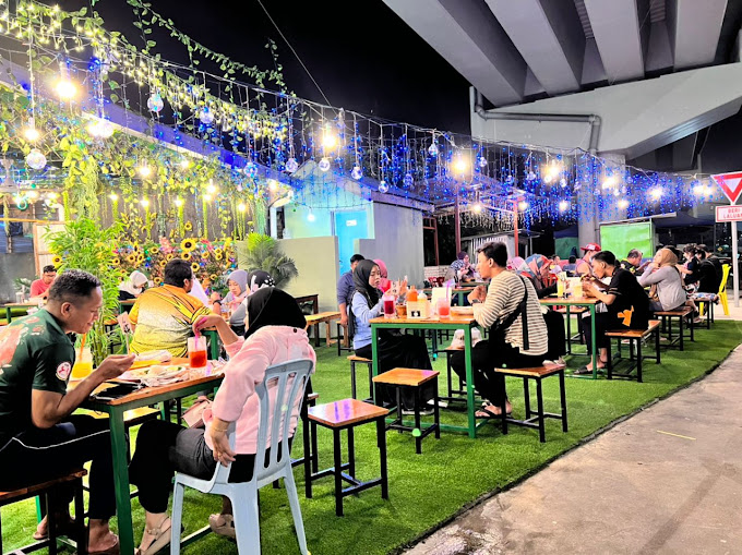 Makan Malam di Lembah Pantai