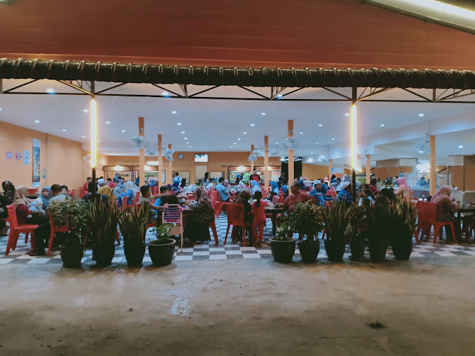 Makan Malam di Pasir Puteh