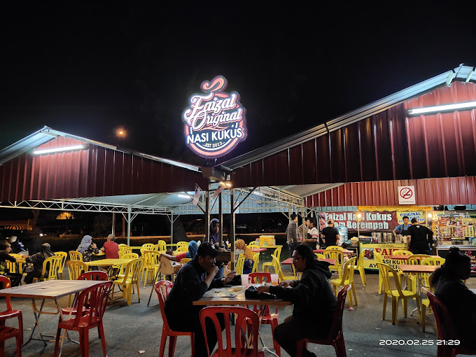 Makan Malam di Parit Buntar