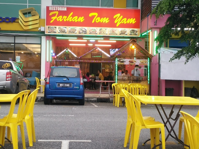 Makan Malam di Seri Iskandar