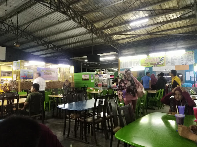 Makan Malam di Gerik