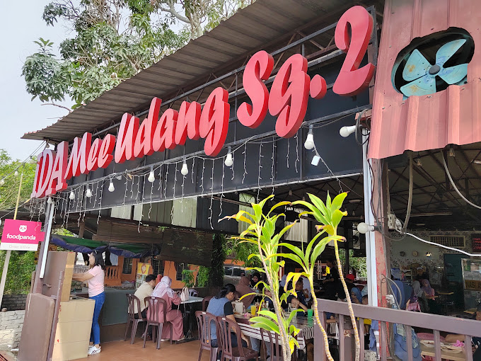 Makan Malam di Sungai Dua