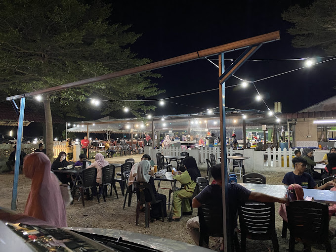 Makan Malam di Machang