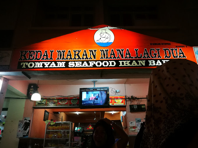 Makan Malam di Gua Musang