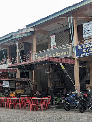 Makan Malam di Batu Gajah