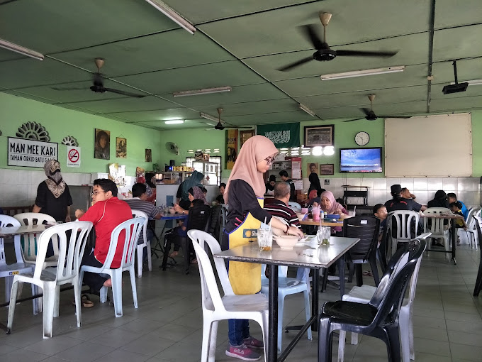 Makan Malam di Batu Gajah