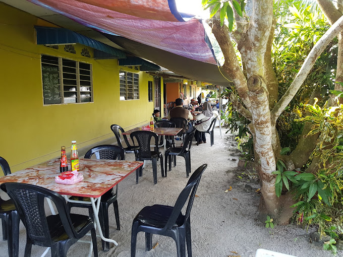 Makan Malam di Balik Pulau