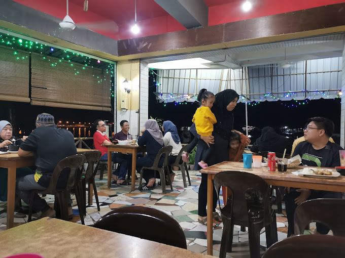 Makan Malam di Limbang