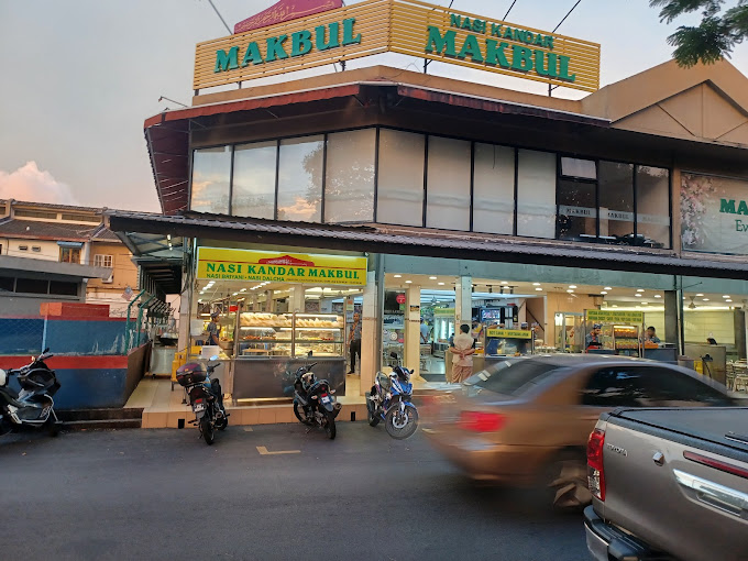 Makan Malam di Bayan Baru