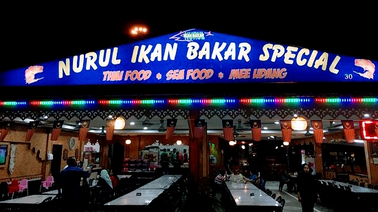 Makan Malam di Sungai Nibong