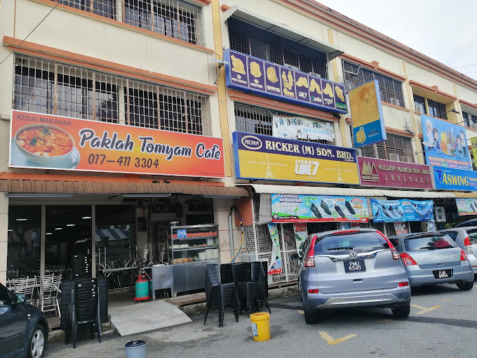 Makan Malam di Sungai Ara