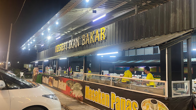 Makan Malam di Tanah Merah