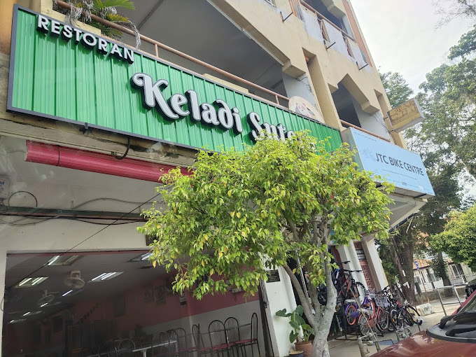 Makan Malam di Teluk Intan