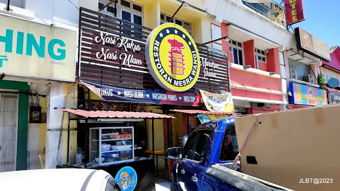 Makan Malam di Gua Musang