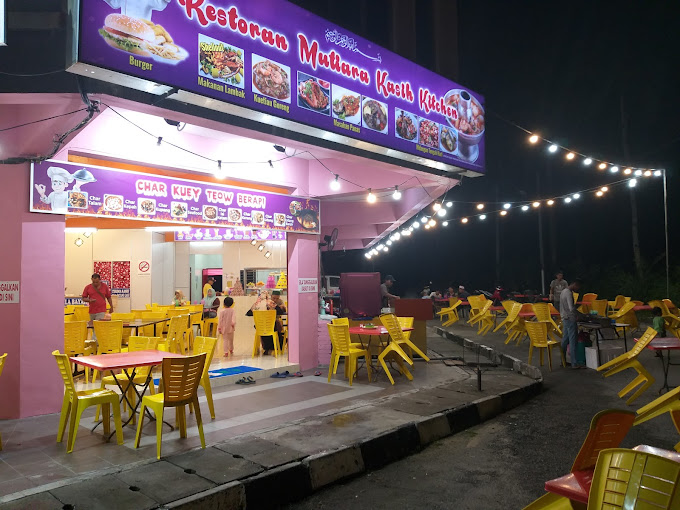 Makan Malam di Seri Manjung