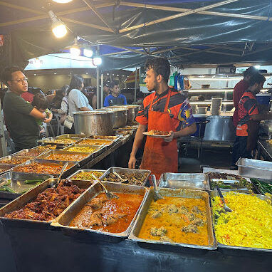 Makan Malam di Kepala Batas