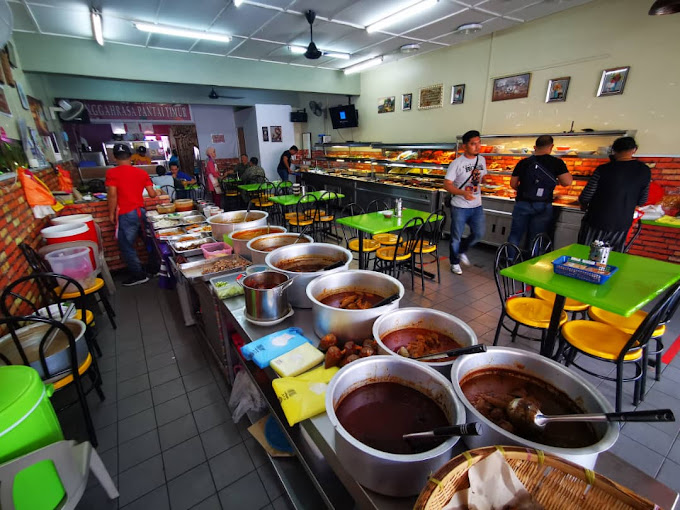 Makan Malam di Lembah Pantai