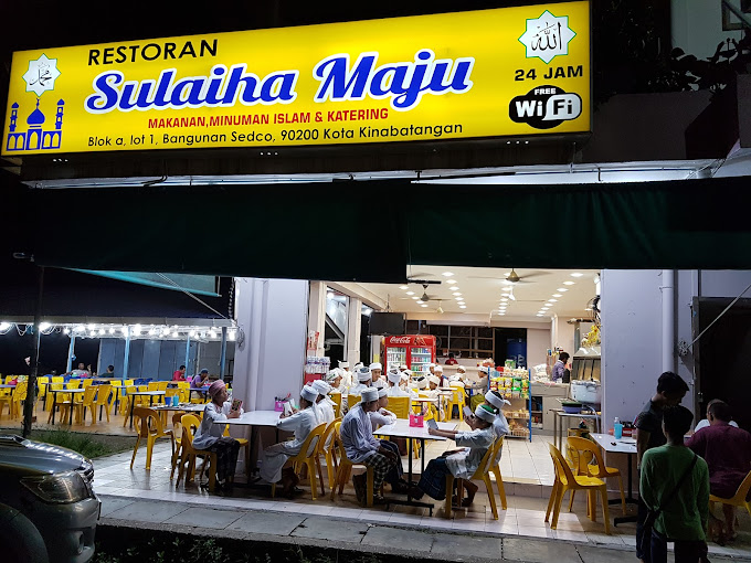 Makan Malam di Kinabatangan