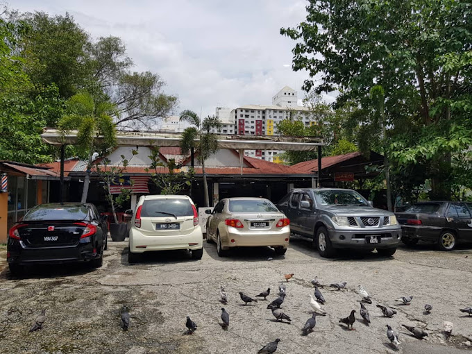 Makan Malam di Lembah Pantai