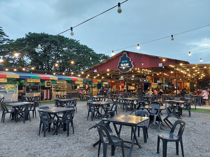 Makan Malam di Kota Bharu