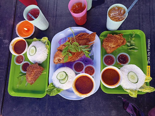 Makan Malam di Parit Buntar