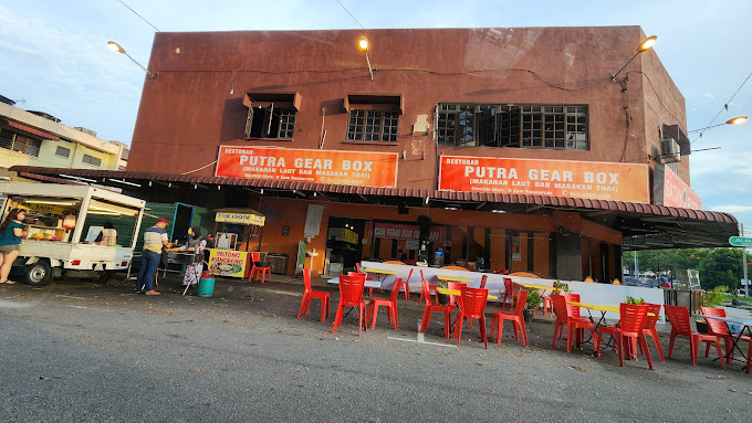 Makan Malam di Seri Manjung